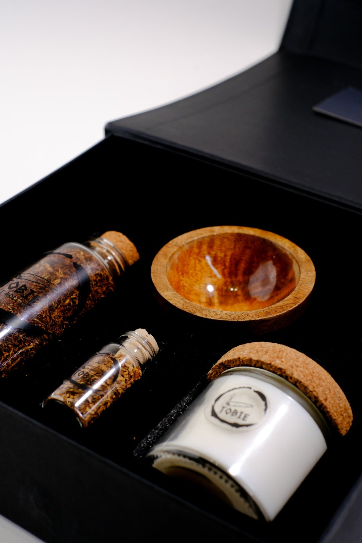 Inside the TOBIE Ritual Box No. 111: wooden bowl, blend bottles and aromatic candle